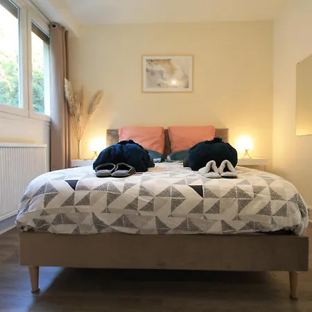 Derniere Reservations Avant Indisponibilite En Septembre Pour 12 Mois, Illimites Jacuzzi Bain A Remous Interieur, Sauna Interieur, Parking Reserve, Vue Et Acces Parc, Prestations Uniques, 1er Etage Corbeil-Essonnes