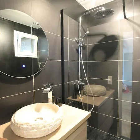 Derniere Reservations Avant Indisponibilite En Septembre Pour 12 Mois, Illimites Jacuzzi Bain A Remous Interieur, Sauna Interieur, Parking Reserve, Vue Et Acces Parc, Prestations Uniques, 1er Etage Apartmán